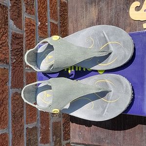 NIB Ahnu Serena Sandals